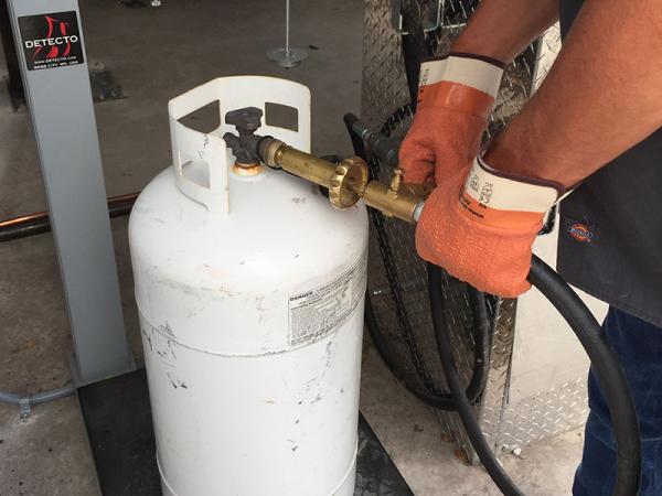 Refilling 40lb Propane Bottle
